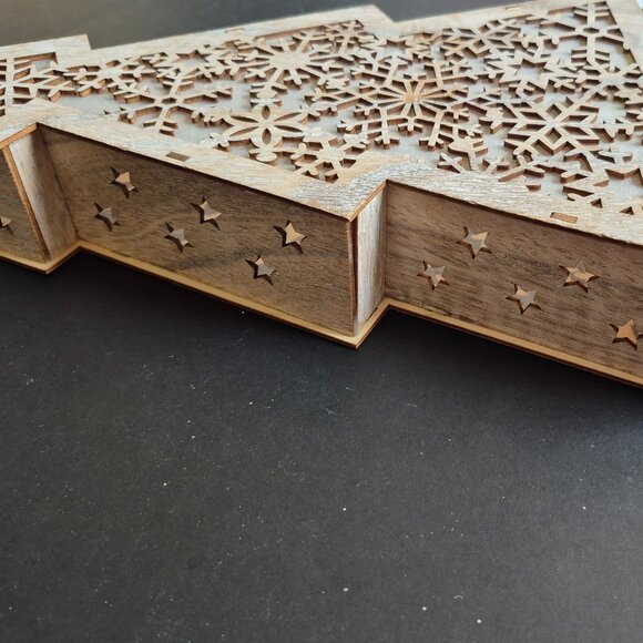 Light Up Christmas Tree - Picture 4 of 9